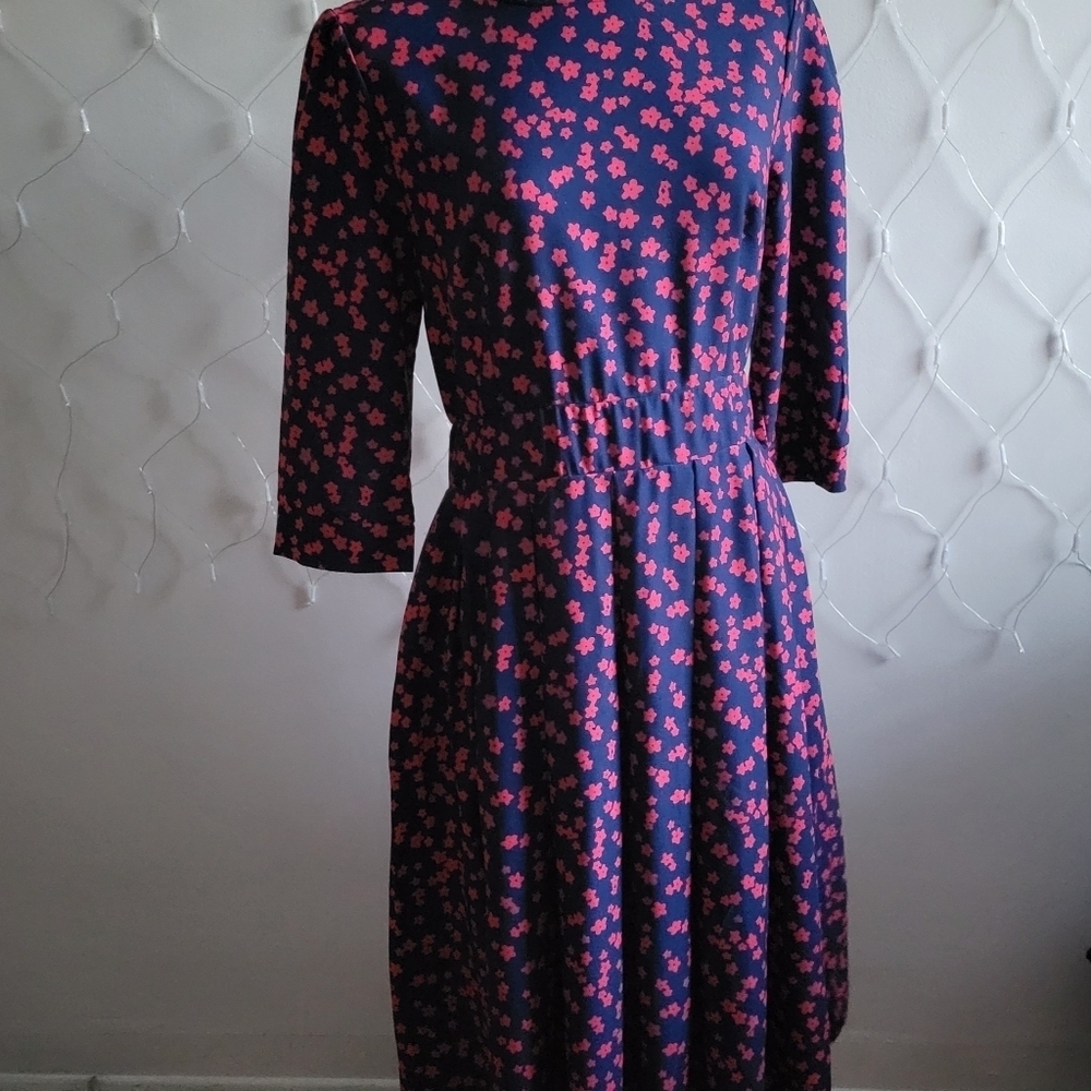 • Navy Floral Dress • Labeless • Pockets • Fits M/L